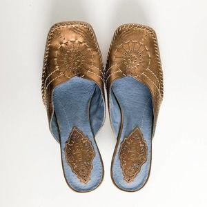 INDIGO BY CLARKS Gold Mule Slip Ons Size 7.5